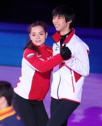 仲睦まじい羽生結弦とリプニツカヤをご覧ください