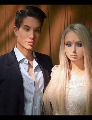 「バービー人形」になりたいと願う38歳女性、催眠術で知能をなくしてダッチワイフのようになることを希望