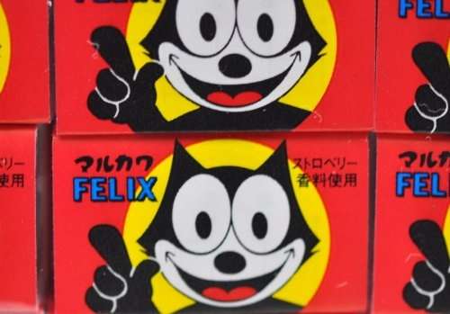 普段は食べないけど、たまに食べてみたいお菓子は？ 「たまごボーロ」「スニッカーズ」