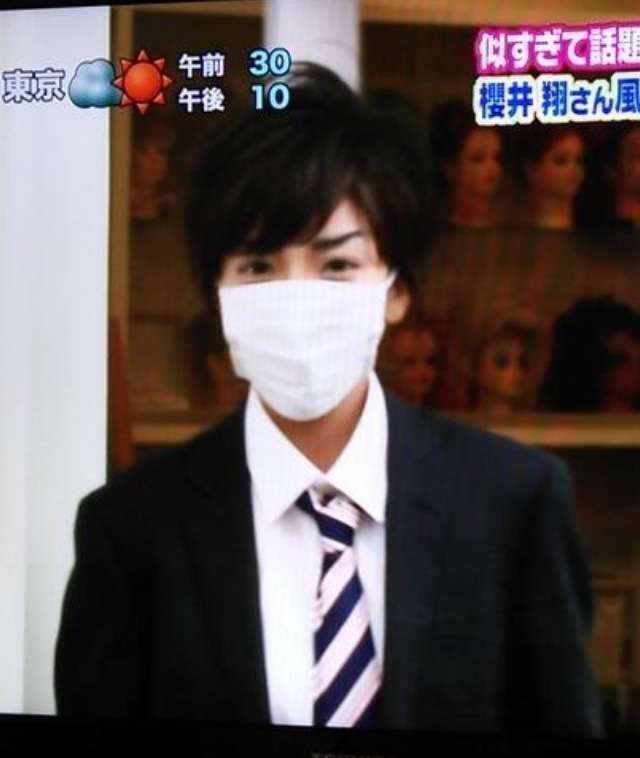 ざわちん初のものまねメイク本、発売1カ月で8万部突破!