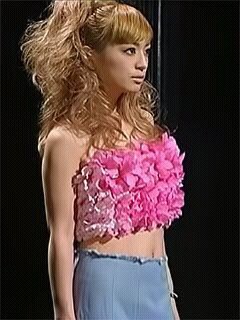派手なファッションやメイクが似合う芸能人は？