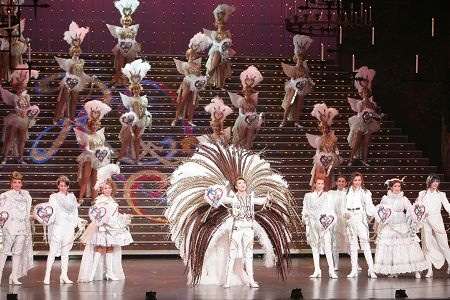 派手なファッションやメイクが似合う芸能人は？
