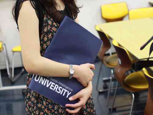 大学通学のときのバックは何でしたか？