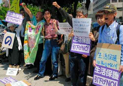 「人間らしく暮らしたい」生活保護引き下げ、受給者らが集会で訴え