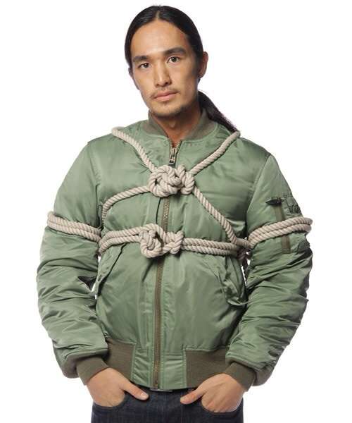 面白い服やアクセサリーの画像下さい！