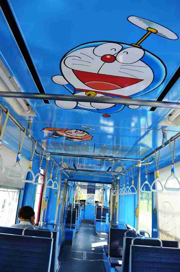 萌えキャラがプリントされた電車がイタいと話題にww