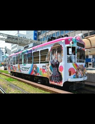 萌えキャラがプリントされた電車がイタいと話題にww