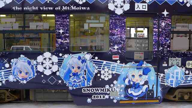 萌えキャラがプリントされた電車がイタいと話題にww