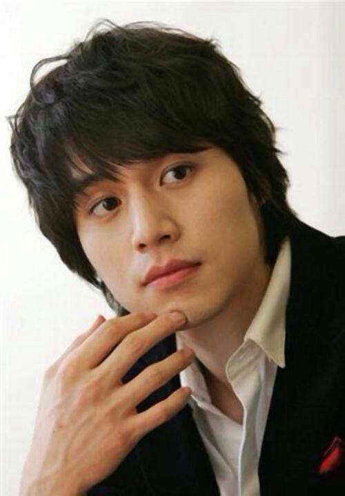 みなさん、今週もお疲れ様です。イケメン画像で目の回復を。