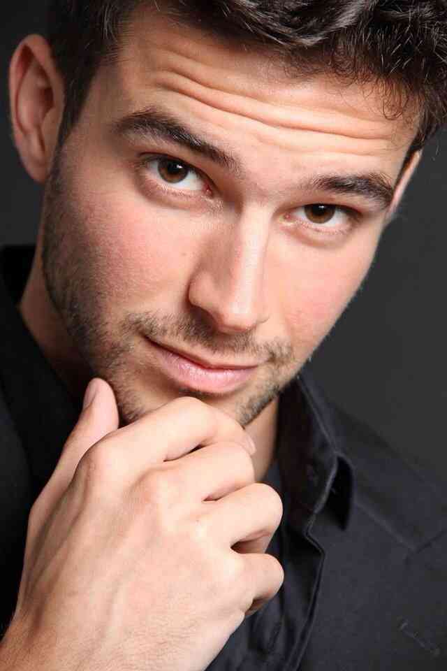 みなさん、今週もお疲れ様です。イケメン画像で目の回復を。