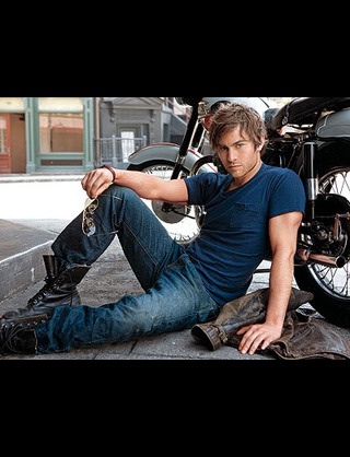 みなさん、今週もお疲れ様です。イケメン画像で目の回復を。