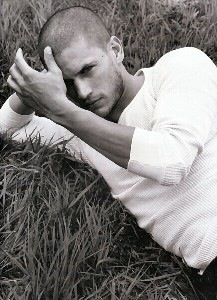 みなさん、今週もお疲れ様です。イケメン画像で目の回復を。