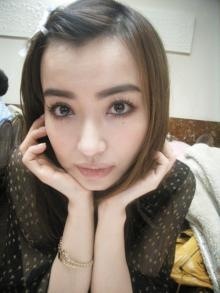 平子理沙、スクールガール風ファッション公開で「眩しい」の声