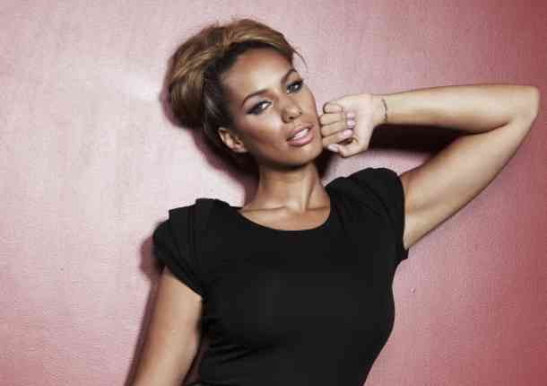 「前髪ナシ女子」が大人気！モテる理由は？