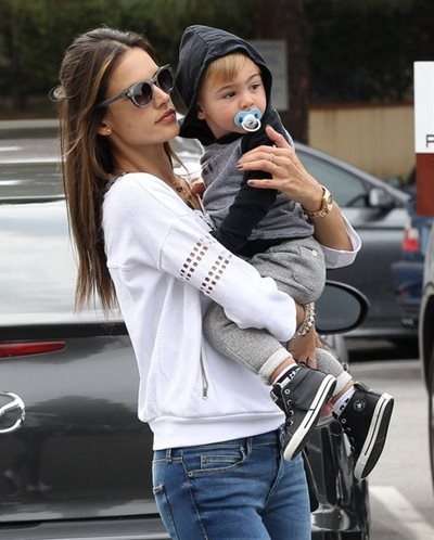 「前髪ナシ女子」が大人気！モテる理由は？