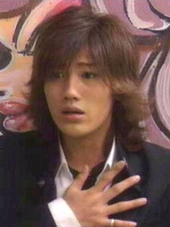 薬物疑惑で迷走を極める赤西仁!最大手のバーニングにもそっぽ向かれ決まらない