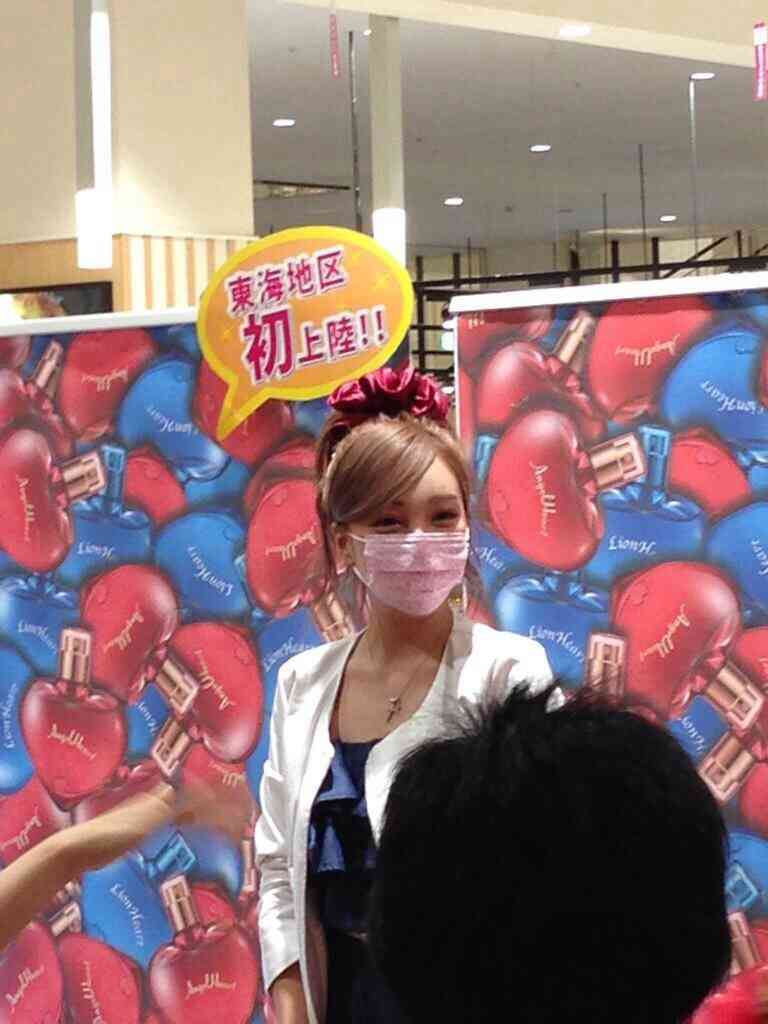 ざわちん、視力低下しメガネデビュー!←メガネ画像がヤバすぎる件