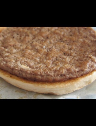 マクドナルドの“朝食プレート”上陸、フォークとナイフでゆっくり楽しむ