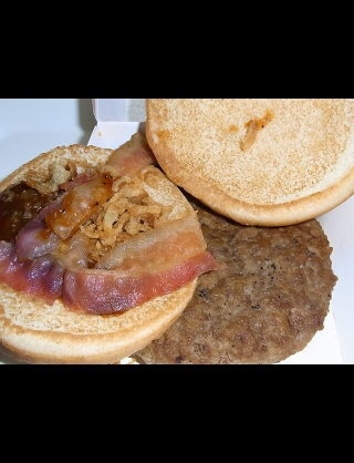 マクドナルドの“朝食プレート”上陸、フォークとナイフでゆっくり楽しむ