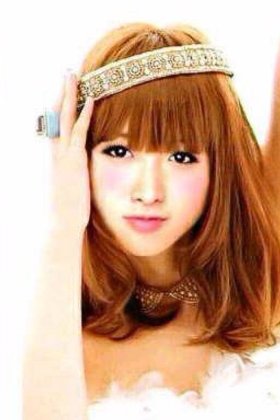 山本美月、白塗りの幽霊に変身