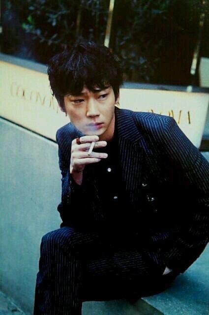 山崎賢人が女子高生に“生壁ドン” 至近距離で見つめ「あんたの困ってる顔好きかも」