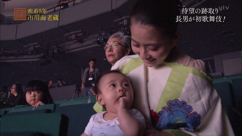 市川海老蔵、自ら撮影した妻・小林麻央の画像にふんどし姿で写り込む事故www