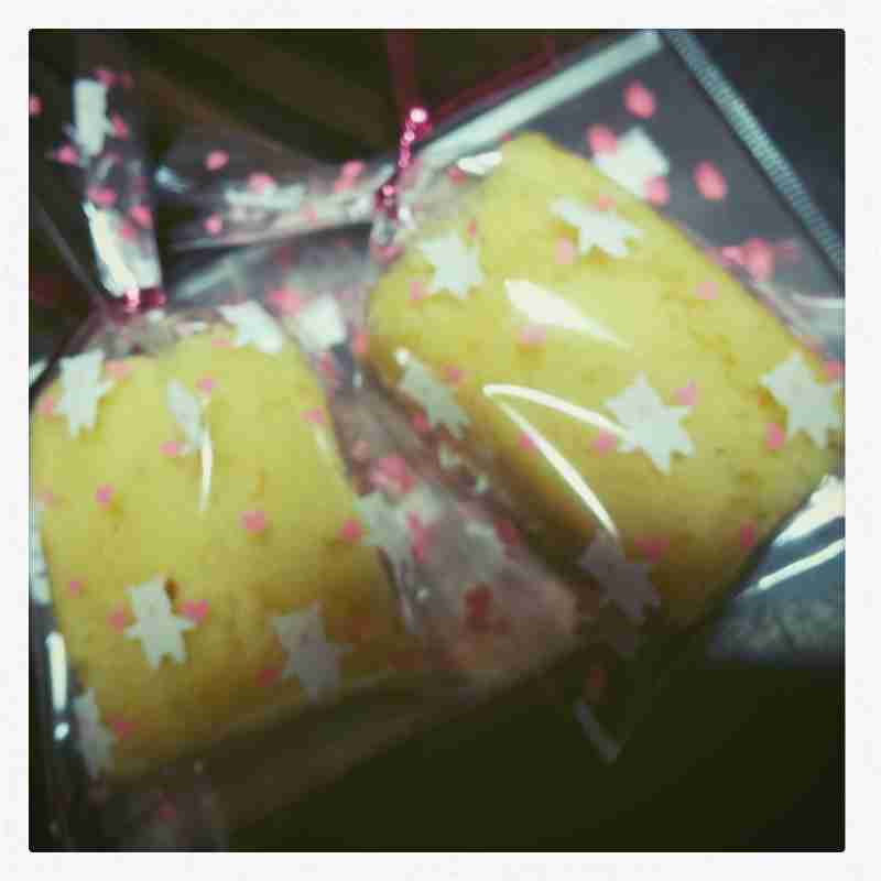 お菓子作ってる人～？