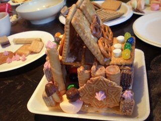 お菓子作ってる人～？