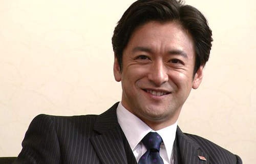 スーツが似合う男性芸能人のトピ