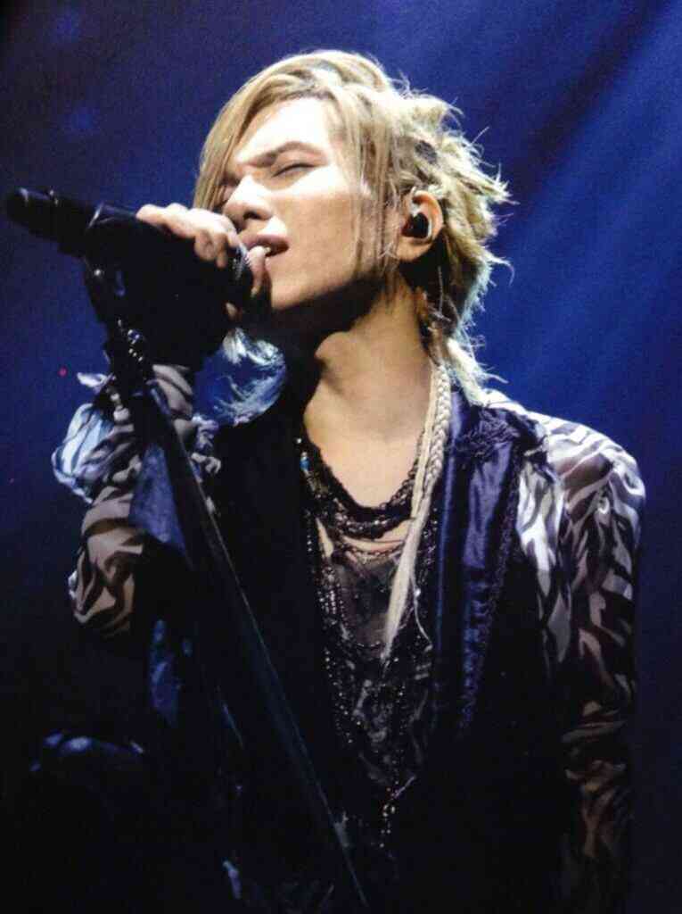 テレビ出演や顔出ししないアーティスト