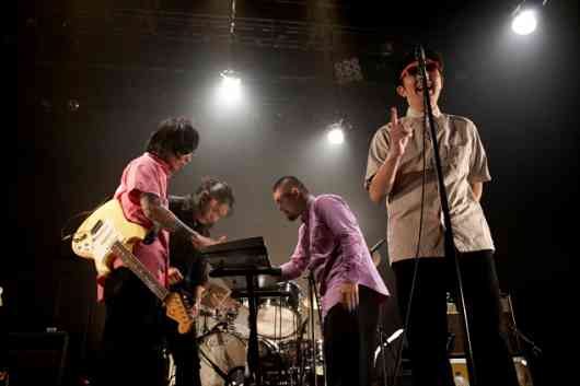 テレビ出演や顔出ししないアーティスト