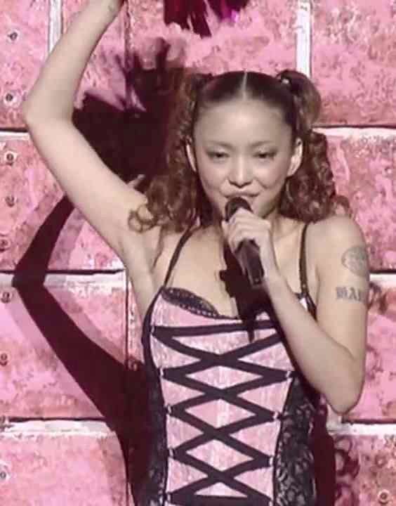テレビ出演や顔出ししないアーティスト