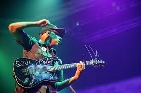 好きなギタリストは誰ですか？
