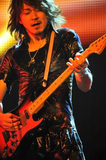 好きなギタリストは誰ですか？