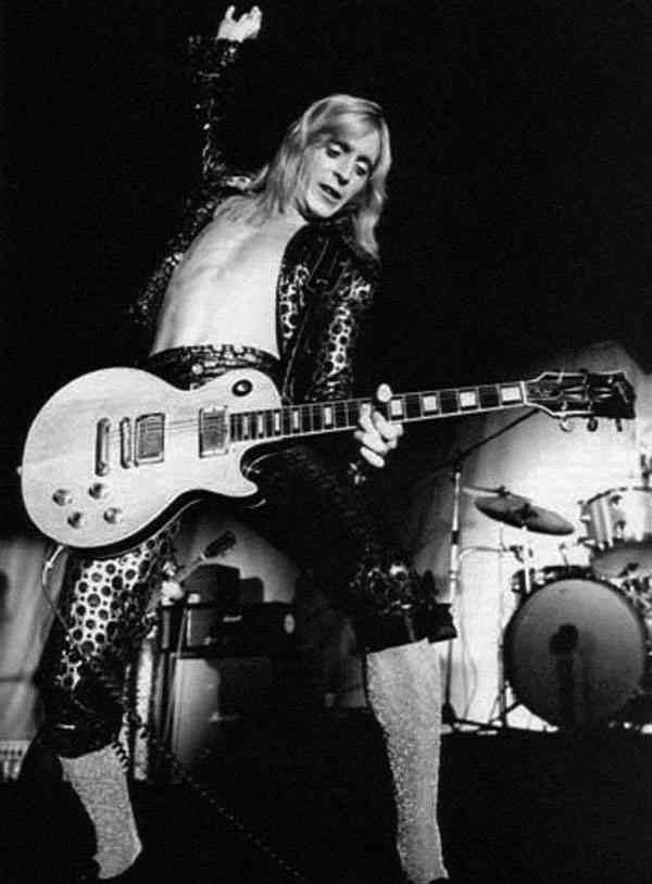 好きなギタリストは誰ですか？