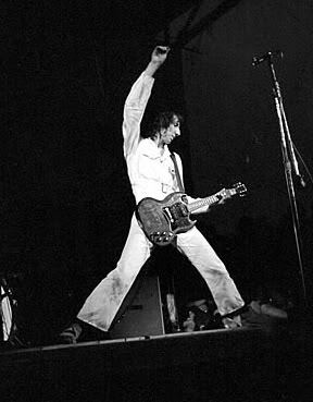 好きなギタリストは誰ですか？