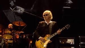 好きなギタリストは誰ですか？
