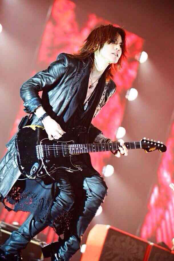 好きなギタリストは誰ですか？