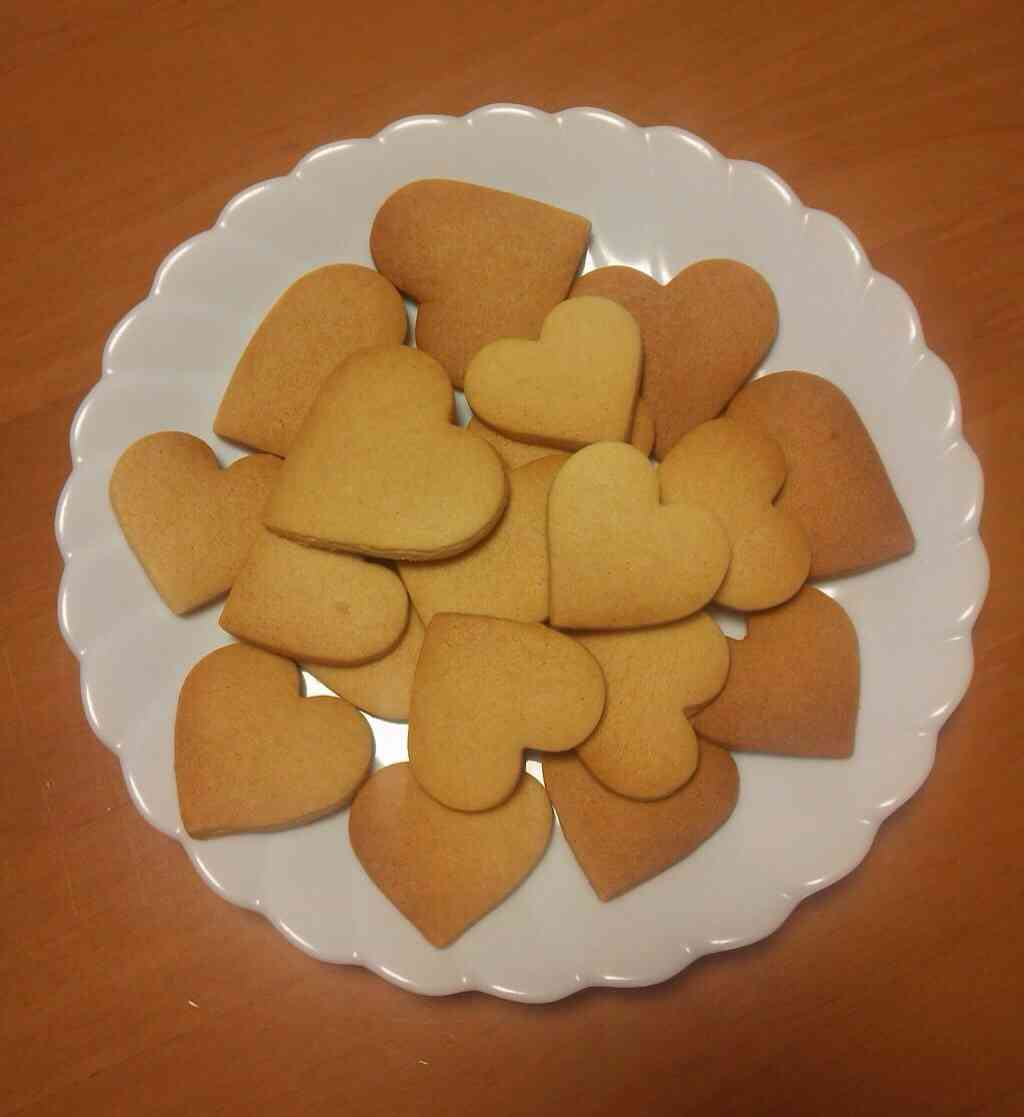 お菓子作ってる人～？