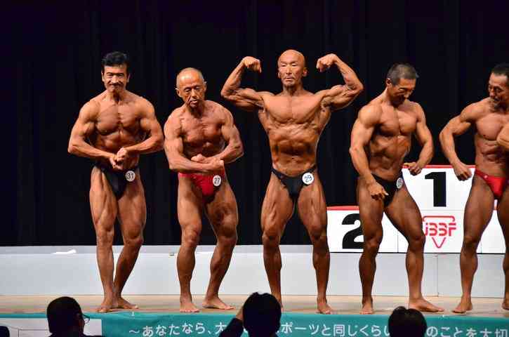 肉体美を貼り、差し迫る夏に向けてダイエットをお互いに励ますトピ