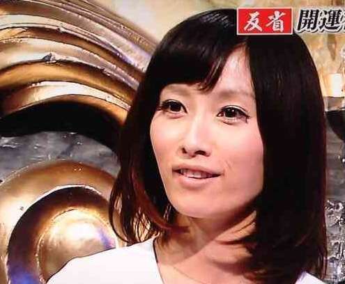 新宿コマ劇場前で女子大生が集団昏倒する異常事態が発生、男子生徒は比較的軽症