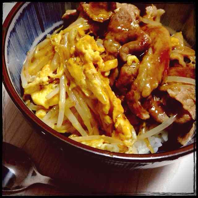もやしを使ったメインになる料理教えてください
