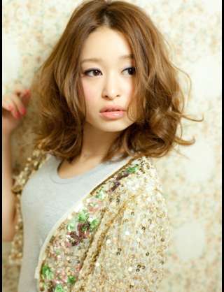 丸顔に合うヘアスタイルは？
