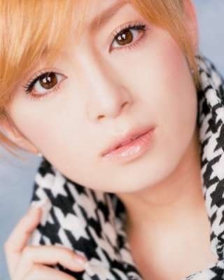 浜崎あゆみ、浜崎あゆみファンから叩かれた板野友美を励ます