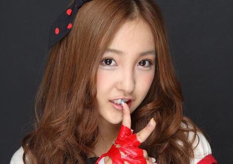 板野友美が水着姿でグラビア登場、金城武を「知らない」の驚き回答―台湾