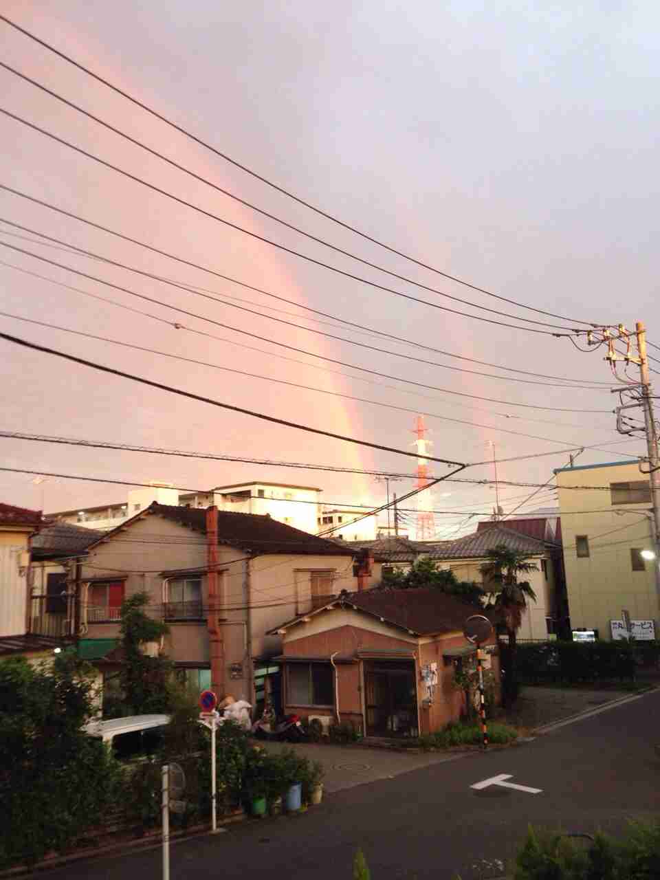 結界？異次元への入り口？…台風の後の虹や空が綺麗だと話題に