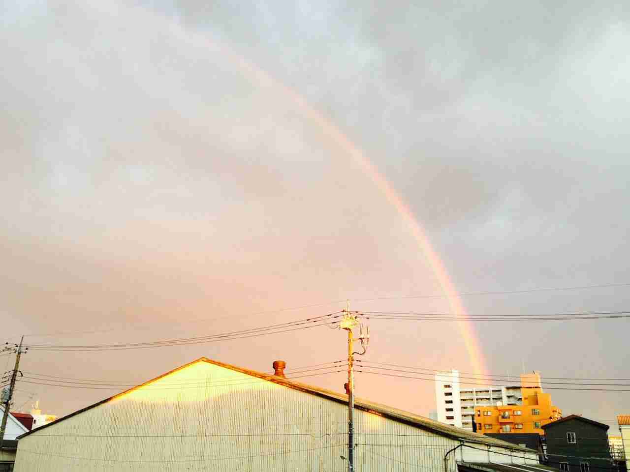 結界？異次元への入り口？…台風の後の虹や空が綺麗だと話題に