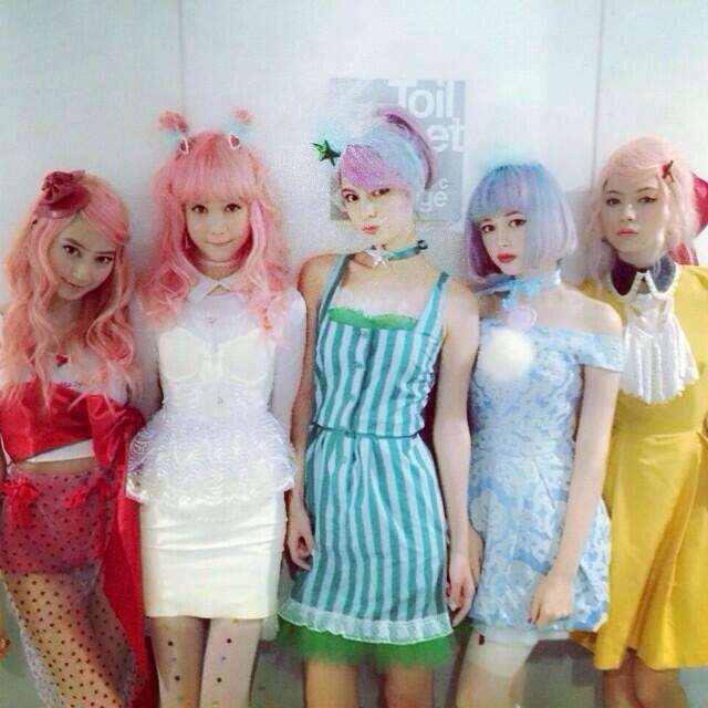 トリンドル玲奈（22歳）のセーラームーンコスをご覧ください