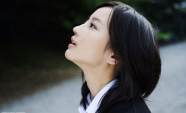 凹凸のない顔立ちの方居ますか？