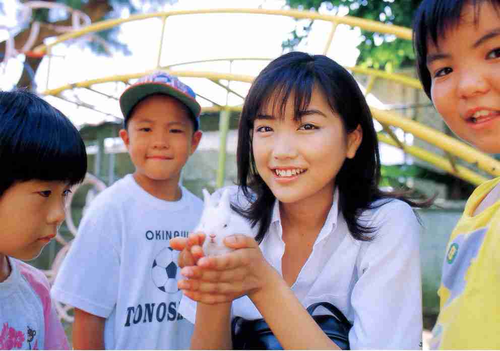 佐藤江梨子がラムちゃん風ビキニを披露